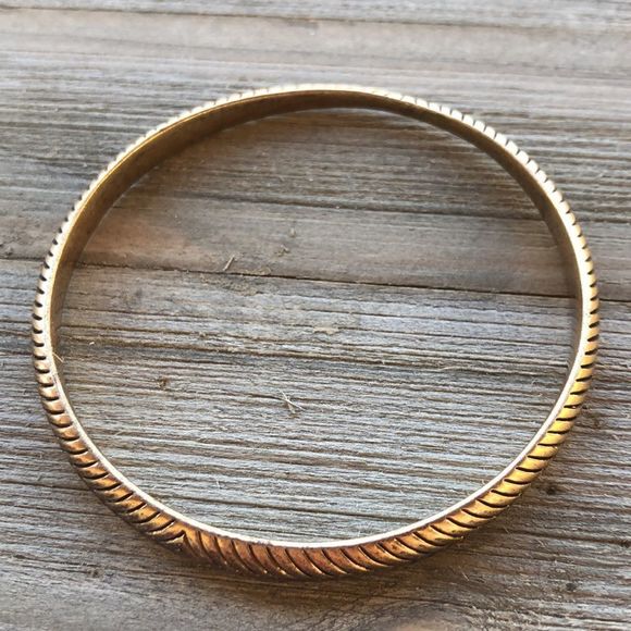 Lucky Brand Herringbone Patterned Antique Gold Tone Asymmetrical Bangle! EUC - Picture 10 of 12